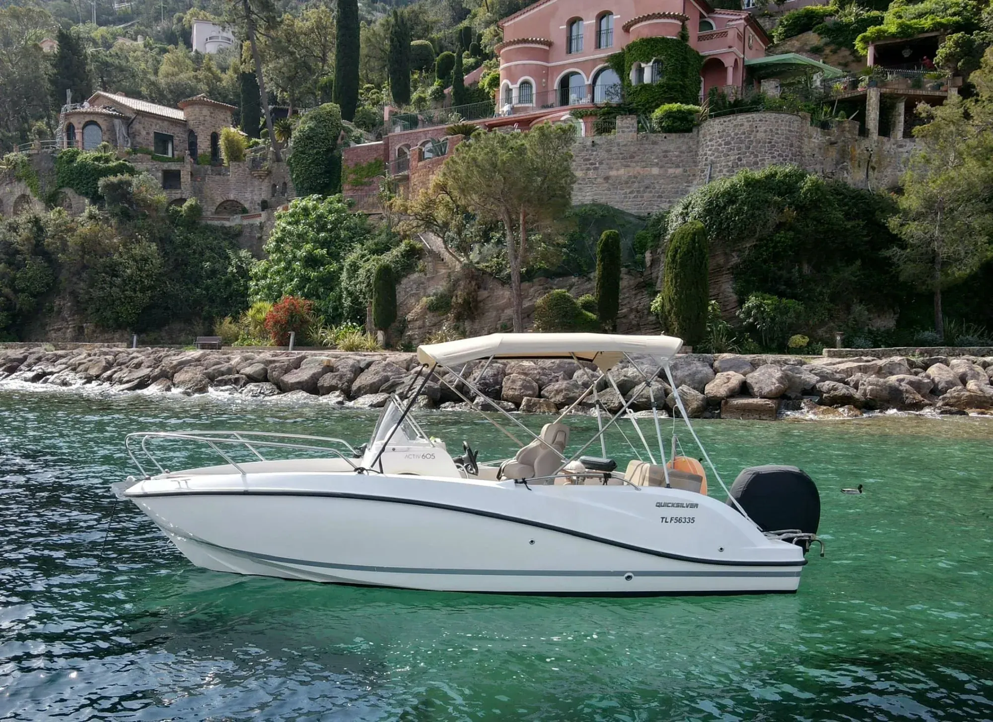 Stratos – Quicksilver 605 Sundeck