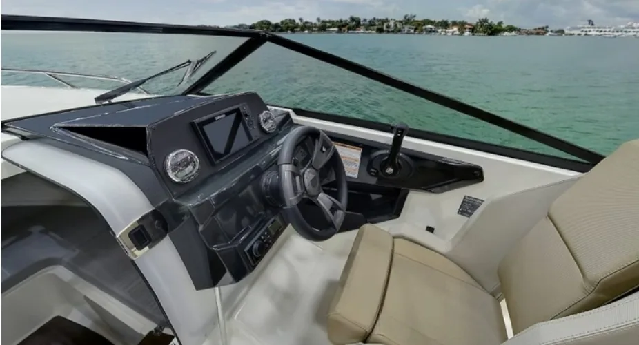 Quicksilver 605 Cruiser “Elegos” - cockpit