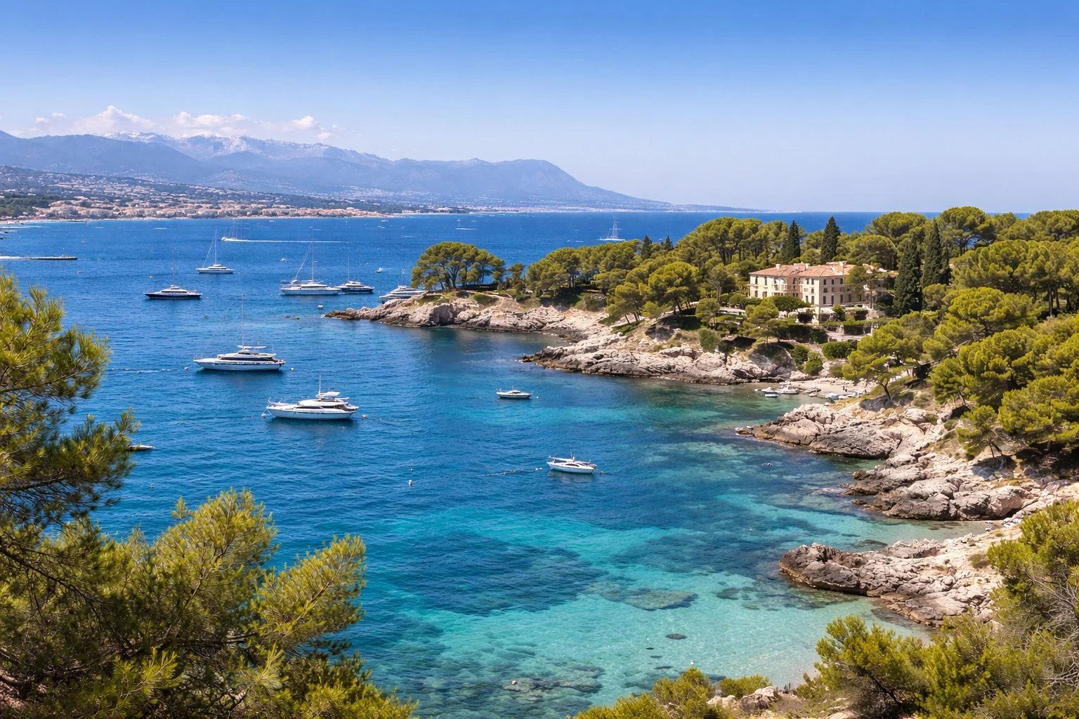 Location bateau depuis Antibes Cannes Marina – 20 min